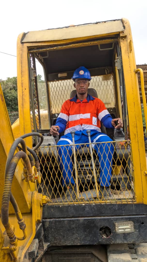 Stagiaire CFP-CIC en cabine de bulldozer