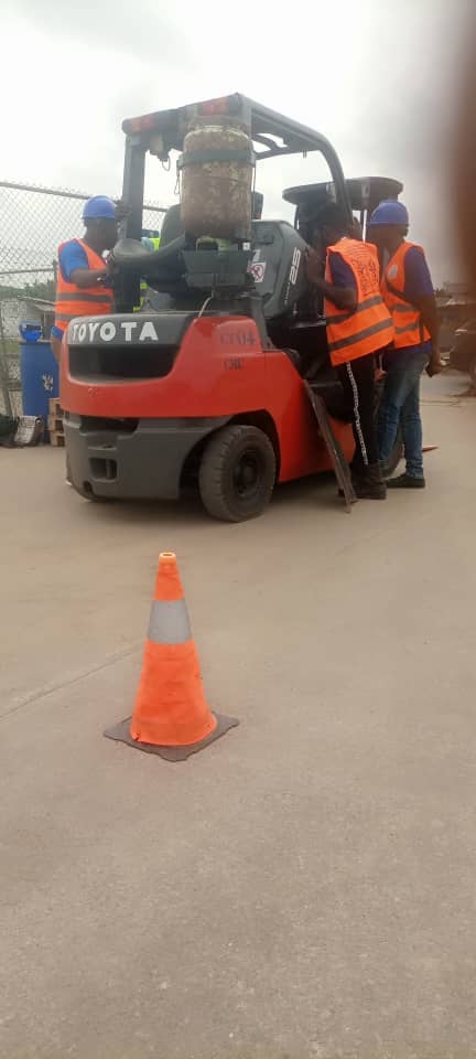 Formation chariot élévateur Toyota — CFP-CIC