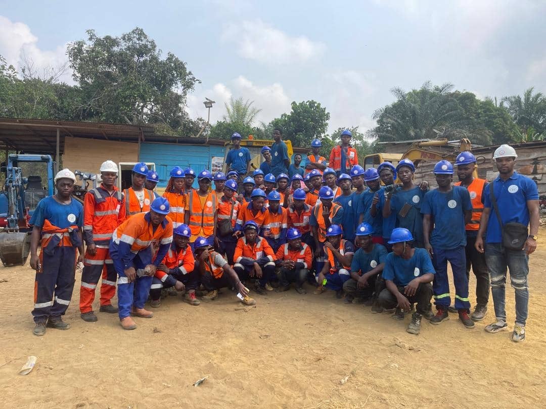 Photo de groupe des stagiaires CFP-CIC avec leurs formateurs